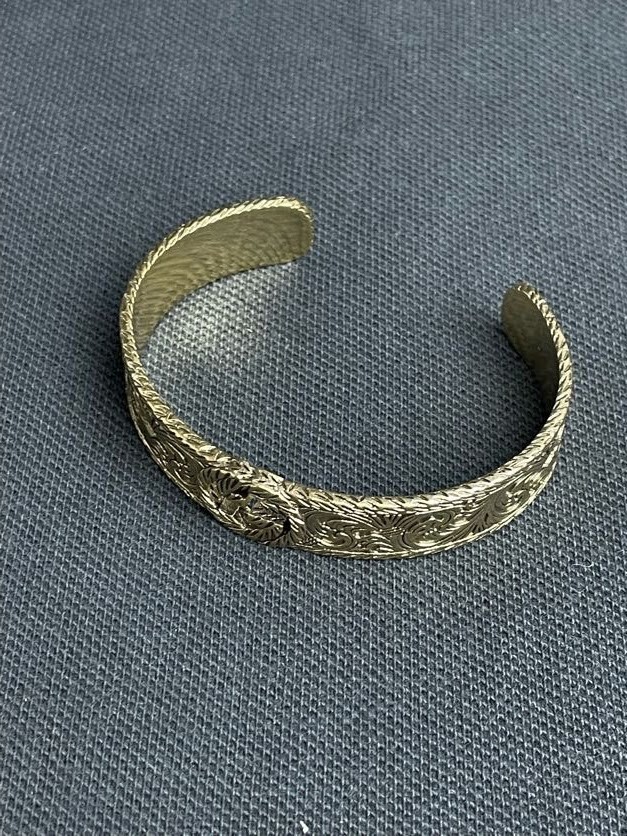 Luxury Gucci Gold Plated Premium Class Floral Art Designer Cuff Bracelet