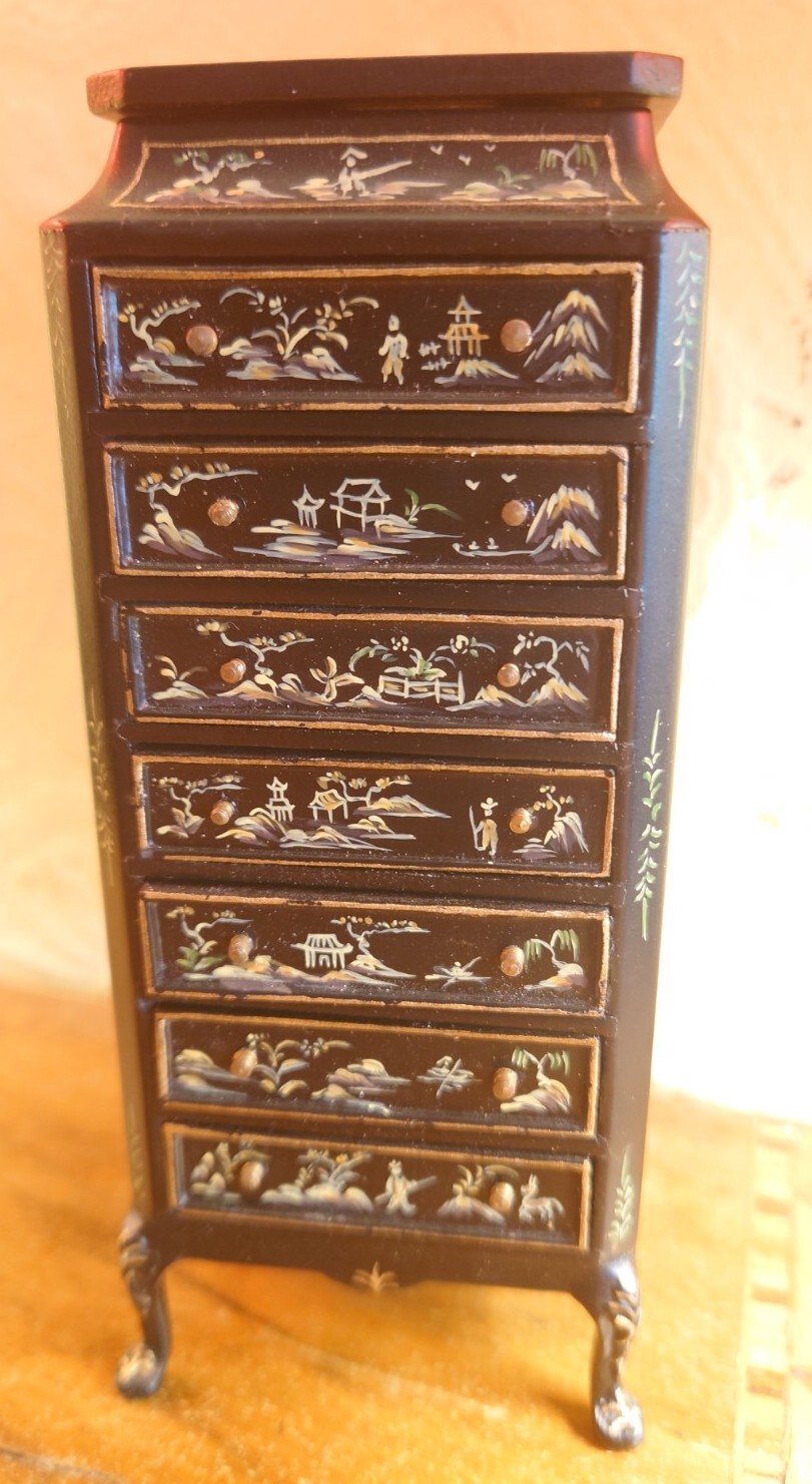 JiaYi Oriental Dolls House Exquisite Quality 5" high 12th
