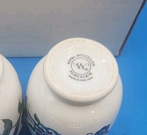 Vintage Pair Of Royal Worcester Porcelain Egg Coddlers W/ Lids Becoming Rare - Picture 3 of 9