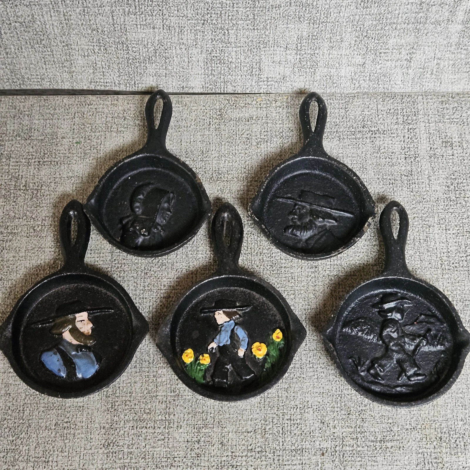 Cast Iron Lot Of 5 Mini Amish Skillets Vtg