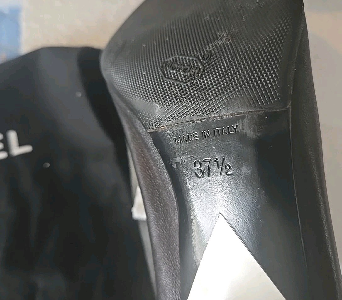 Authentic Chanel Leather Escarpin Cap Toe Pumps CC Logo Size 37.5 Black White thumbnail 15