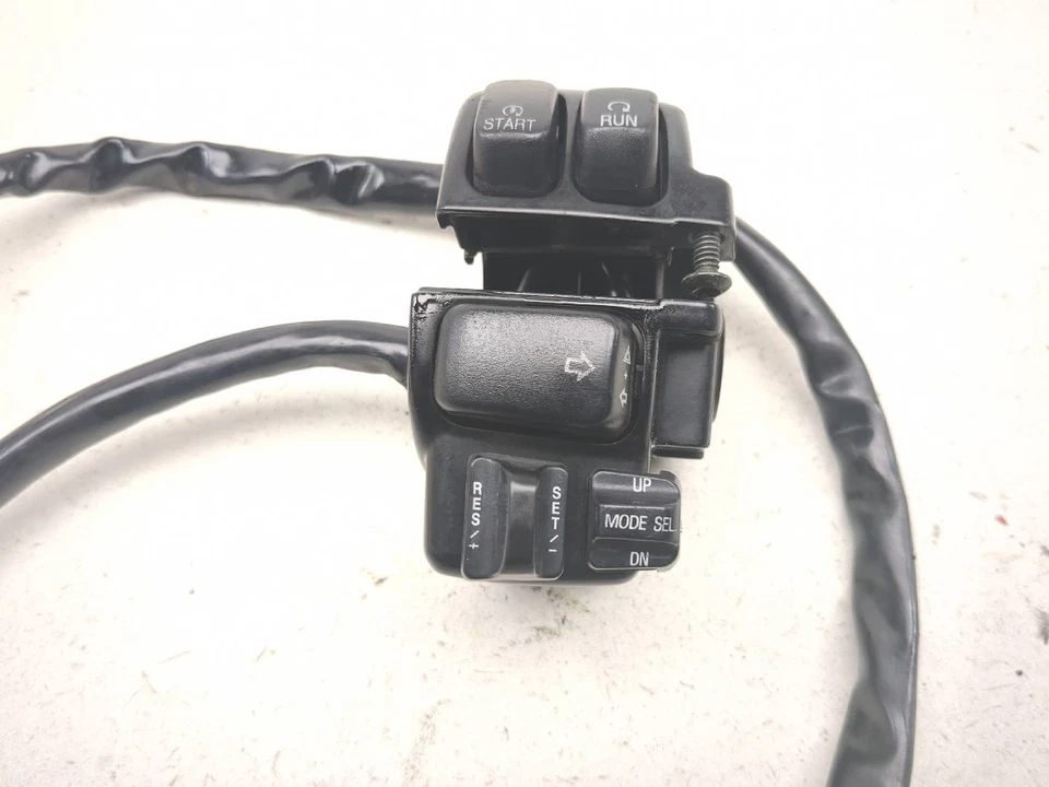 Interruptor de parada de arranque de control derecho Harley Davidson Road Glide FLTRX 07-13 Foto 3 de 4