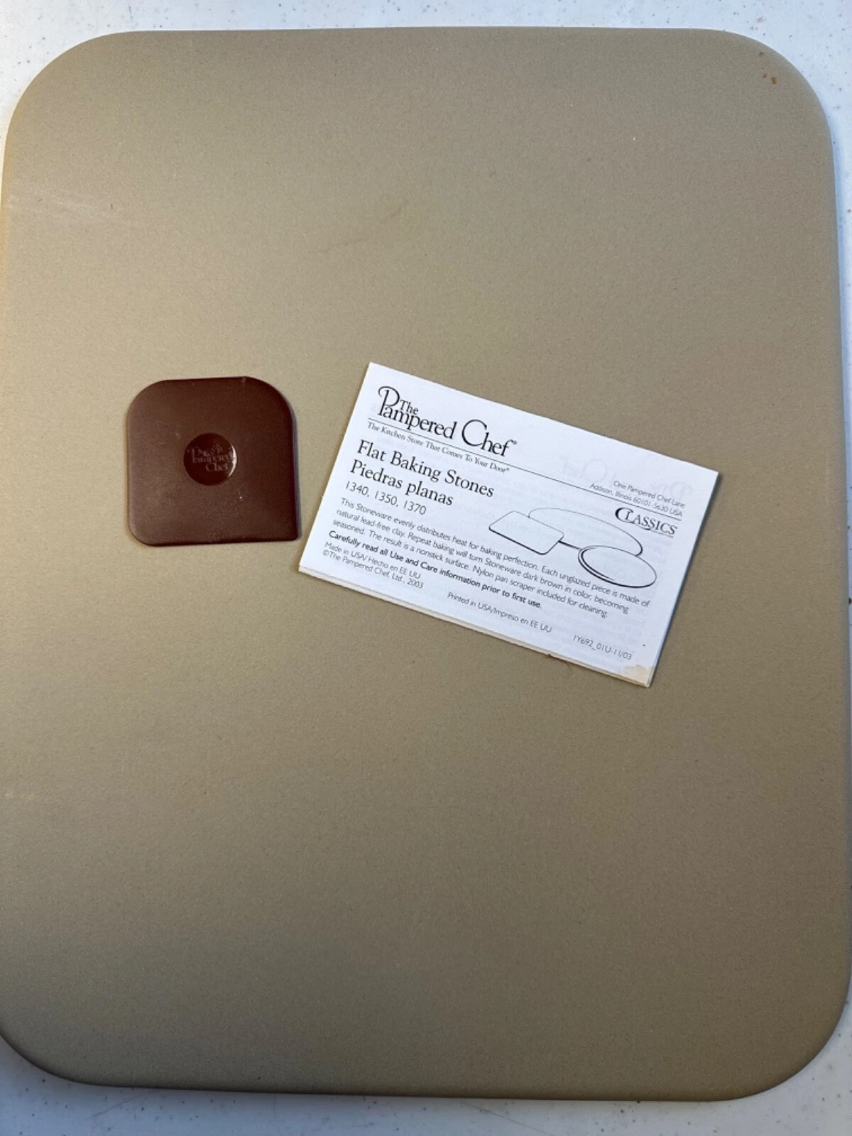 NIB Pampered Chef Family Heritage 12”x15” Flat Baking Stone #1350 box only worn