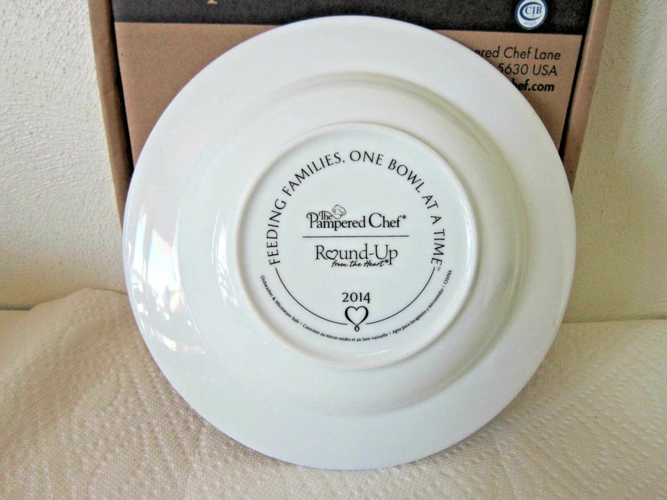 Pampered Chef 2014 Roundup From The Heart Nourish Soup Bowl #2949 Porcelain - Image 4 of 4