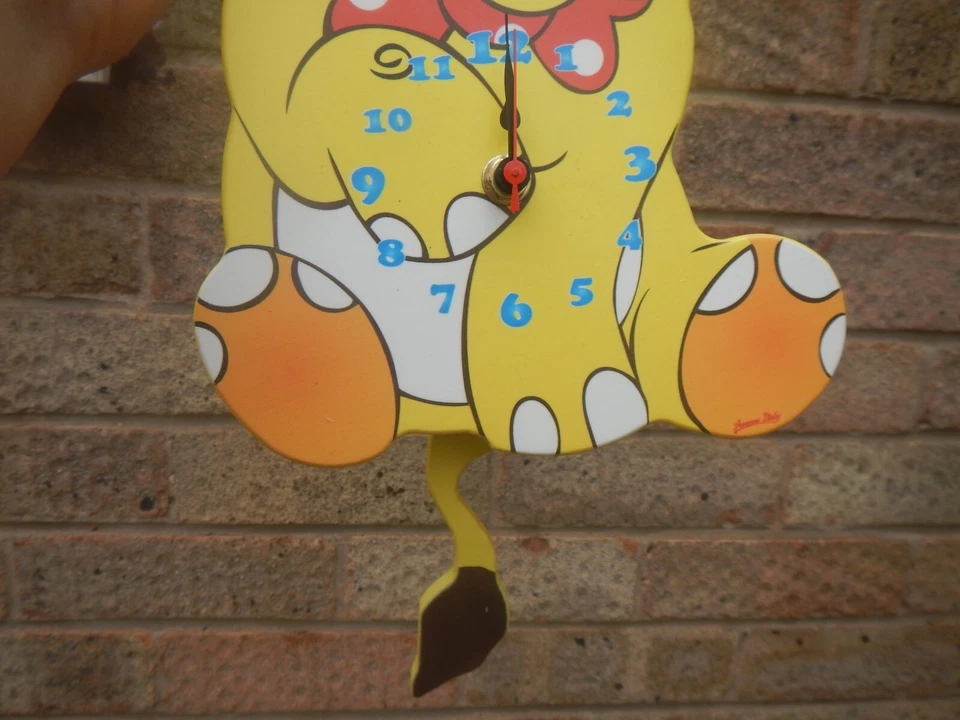RELOJ DE PARED ARACNE ITALIA, HECHO A MANO NIÑOS ELEFANTE MADERA NUEVO AMARILLO Foto 3 de 4