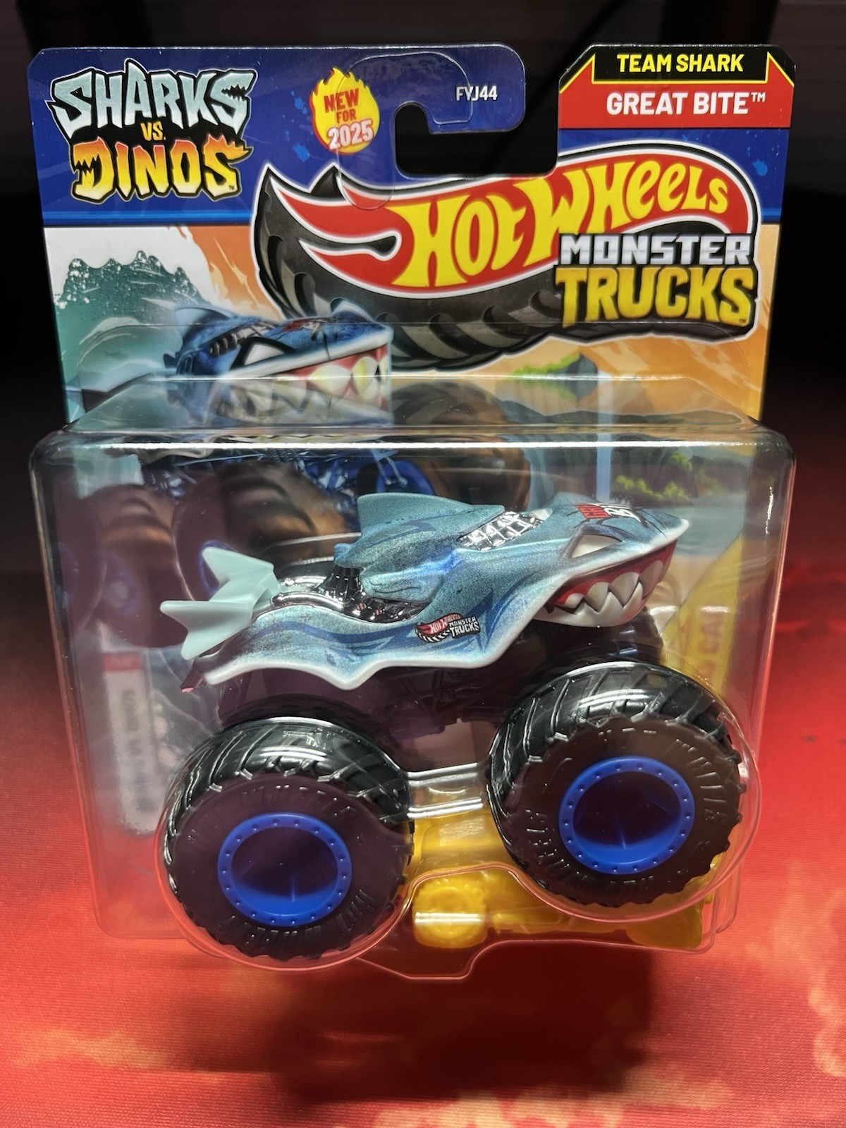 Hot Wheels Monster Trucks 2025 Sharks vs Dinos:Team Shark-Great Bite Black Tire