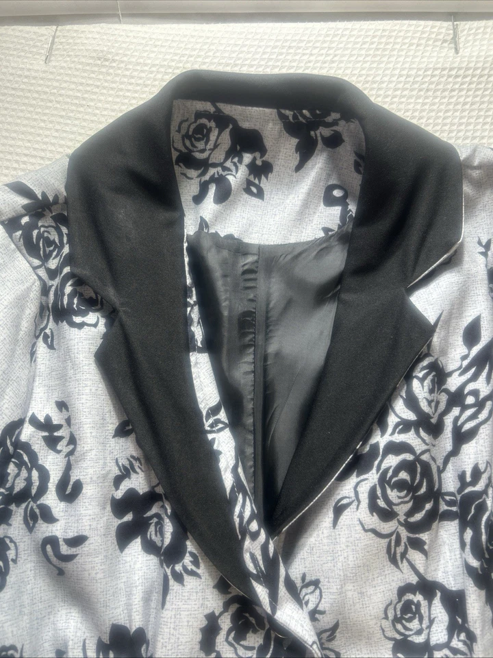 Gabardina Floral Larga Abotonada Vintage Gris Negro Encaje - Nueva - Talla 2XL Foto 3 de 4