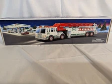 HESS 2000 Toy Fire Truck w / Lights & siren in Original Box (corrosion)