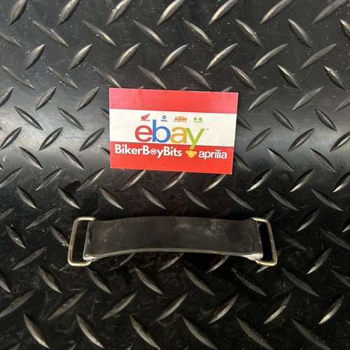 ♻️ 2018 HONDA PCX 125 - RUBBER BATTERY STRAP LINK BELT ♻️ - Picture 2 of 2