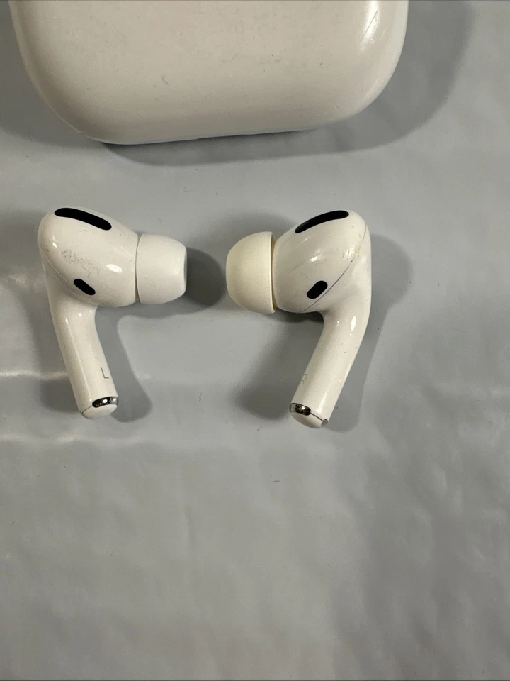 Apple AirPods Pro (1st Gen) with Wireless Charging Case A2083 A2084 A2190 - Image 4 of 4