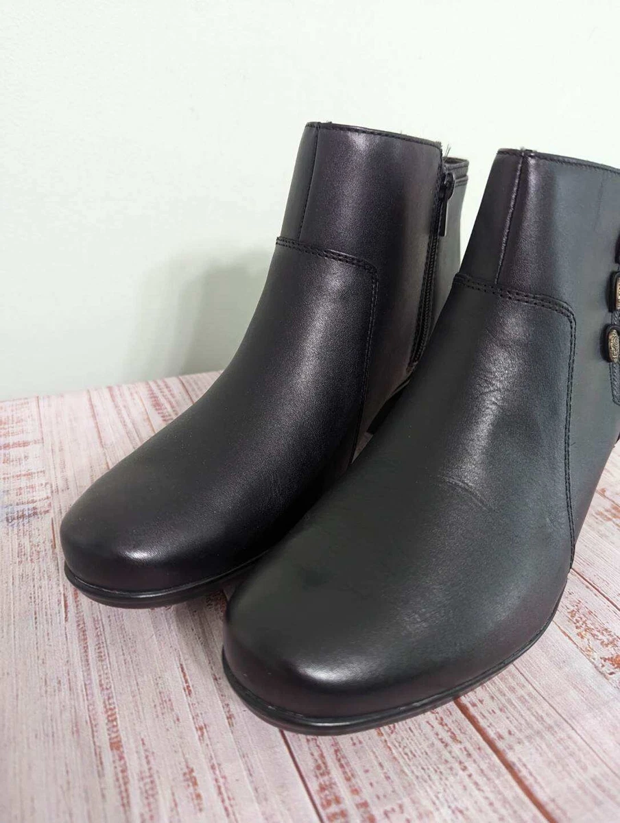 NWOB Clarks Womens Boots 11 Wide Black Emslie Monet Leather Side