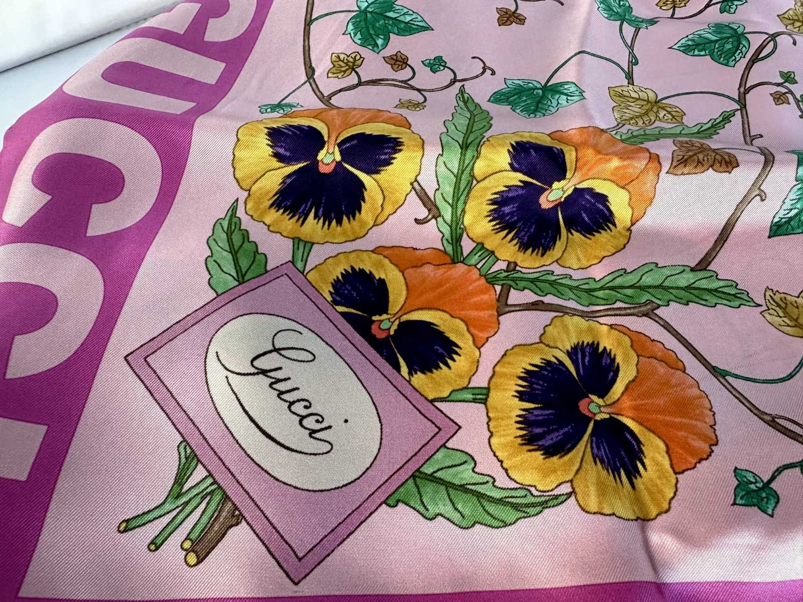 Foulard Gucci soie GG imprimé floral multi femme rose neuf