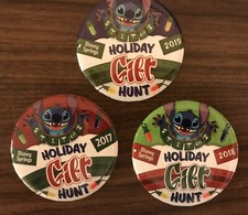 DISNEY SPRINGS CHRISTMAS 2019/2018/2017 STITCH’S  HOLIDAY GIFT HUNT BUTTON PIN