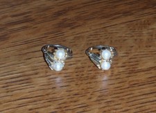 Pearlescent Flowers Fashion Rings pair Size 7