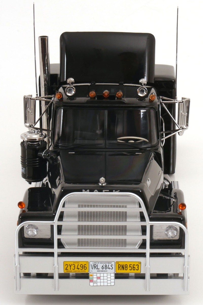 Mack RL 700L 1974 schwarz Convoy Truck mit Figur Rubber Duck 1:18