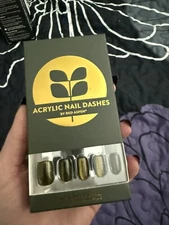 New Red Aspen Reusable Nail Dashes, Acrylic Short Squoval, Shimmering Sloane