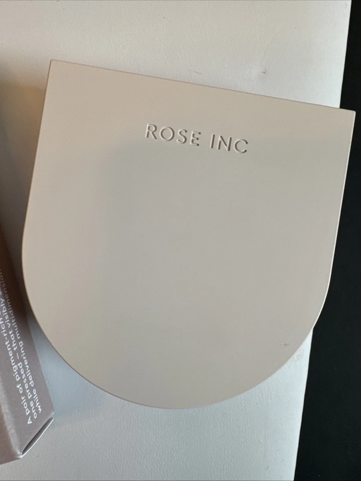 Sombra de ojos Rose Inc Satin & Shimmer Duet satinada oliva y caqui brillante tamaño completo Foto 4 de 4