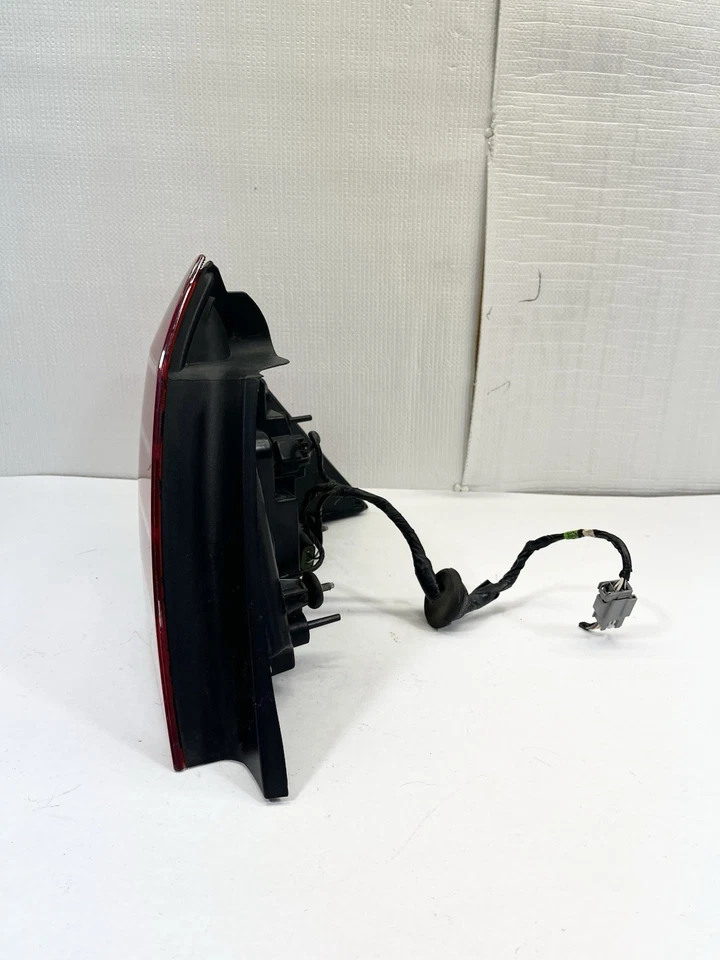 Luz trasera izquierda del lado del conductor Mercury Montego 2005 2006 2007 OEM Foto 2 de 4