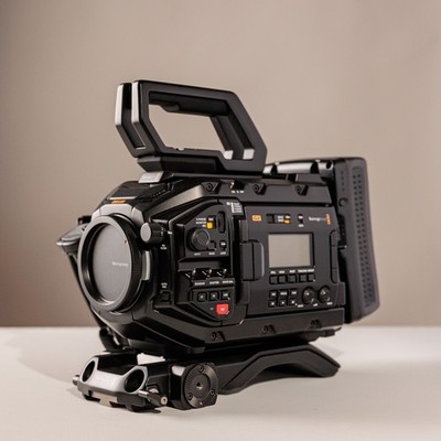 Blackmagic URSA Mini Pro 4.6K G2 EF Full Cinema Rig, neuwertig