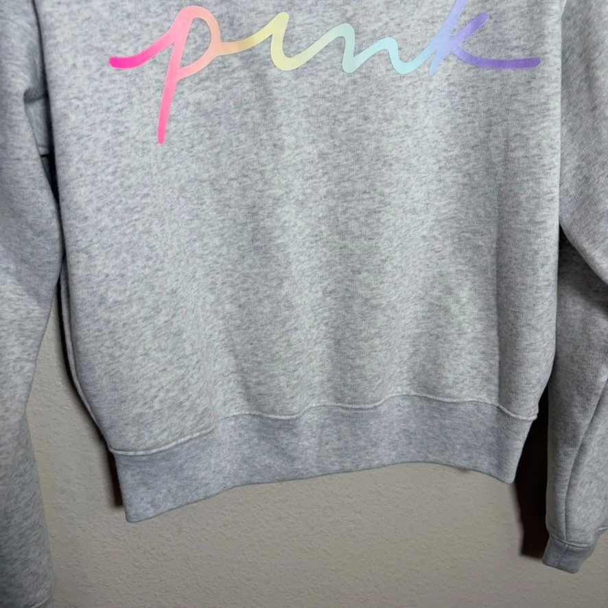 Sudadera VS Rosa Para Mujer Gris Medio Pullover Polar Informal Colorido Logo Foto 3 de 4