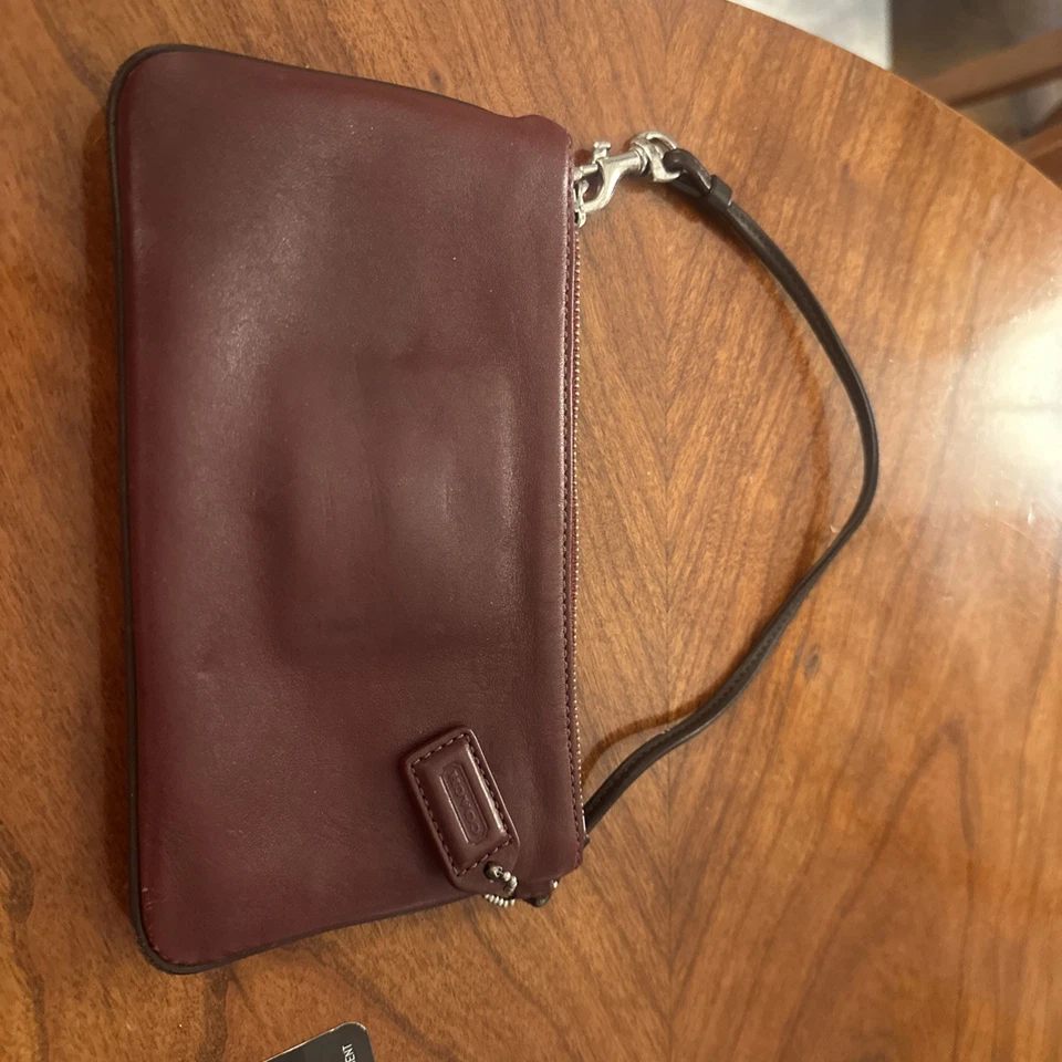 Vtg COACH Soho Leather Wristlet Clutch Snap Front Flap Pocket w Buckle Burgundy - Image 3 of 4