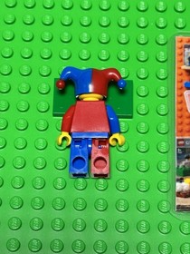 LEGO and Court JESTER Minifig w/Red & Blue Hat - Castle Kingdoms Minifigure 7079