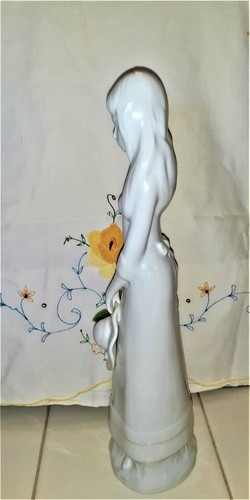 Yugoslavian “Lady with Hat in White” Figurine - Picture 2 of 6