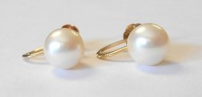 Lovely 8 mm Cultured Pearl Solitaire 14K Yellow Gold Floral Screwback Earrings..
