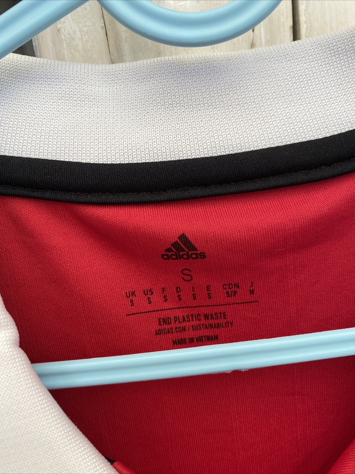 Manchester United 2022/2023 Home Football Shirt Small  thumbnail 2