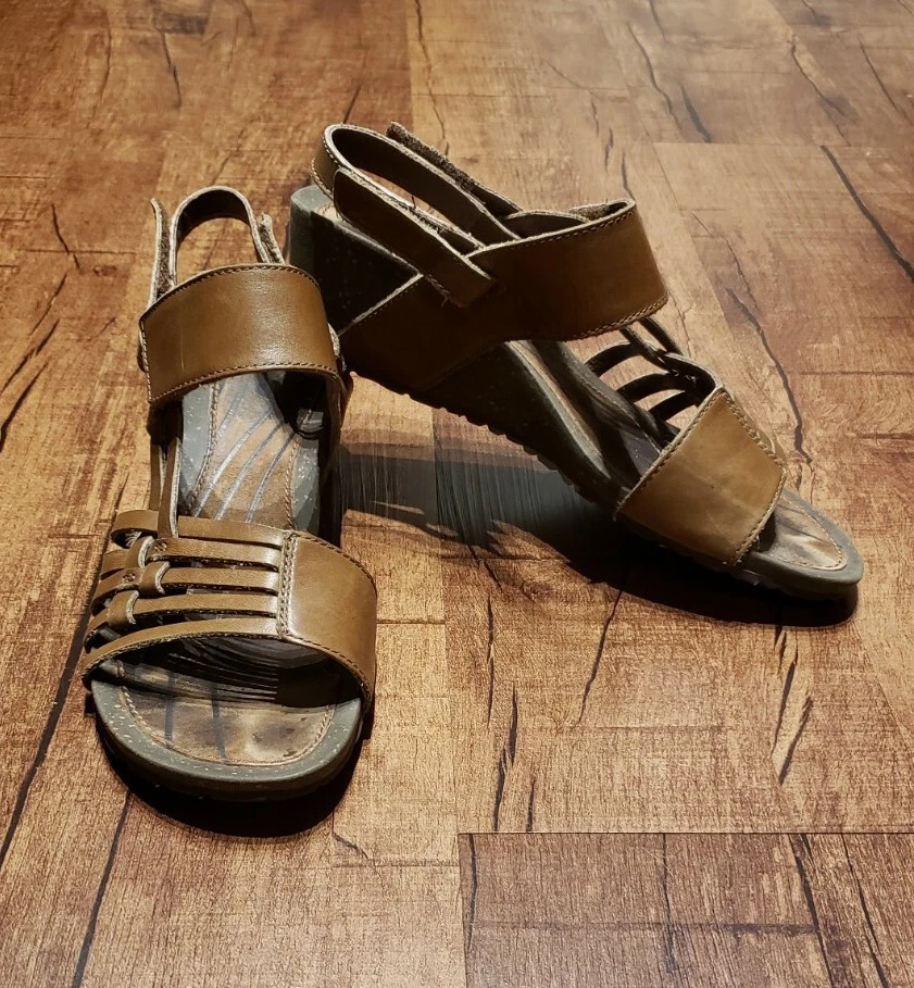 Teva Women s Size 8.5 Brown Strappy Leather Cork Wedge Casual Dressy Sandals
