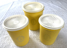 Vintage Tupperware Żółte kanistry 1- #809 i 2- #811 z NOWYMI białymi uszczelkami