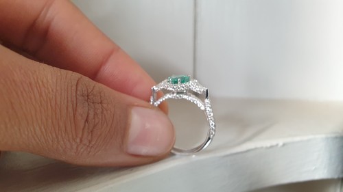 18ct White Gold 0.75ct Emerald Cut Diamond Solitaire Ring Size M - Picture 3 of 14
