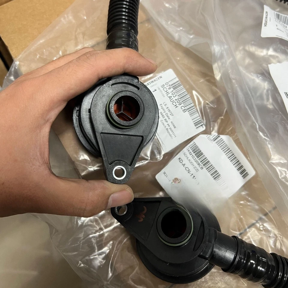 2X Tubo de válvula de ventilación del motor OEM para Audi RS4 RS5 4.2 2010-2016 079103210E Foto 2 de 4