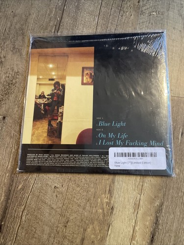 RYAN ADAMS - BLUE LIGHT - VINYL 7" SINGLE 45 RPM LTD ED - NEW, UNPLAYED - Picture 2 of 2