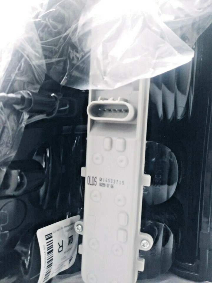 .Para 15131581 GM2801233 Derecha Nueva Luz Trasera Lámpara Lado Pasajero Derecha Mano Rainier Foto 4 de 4