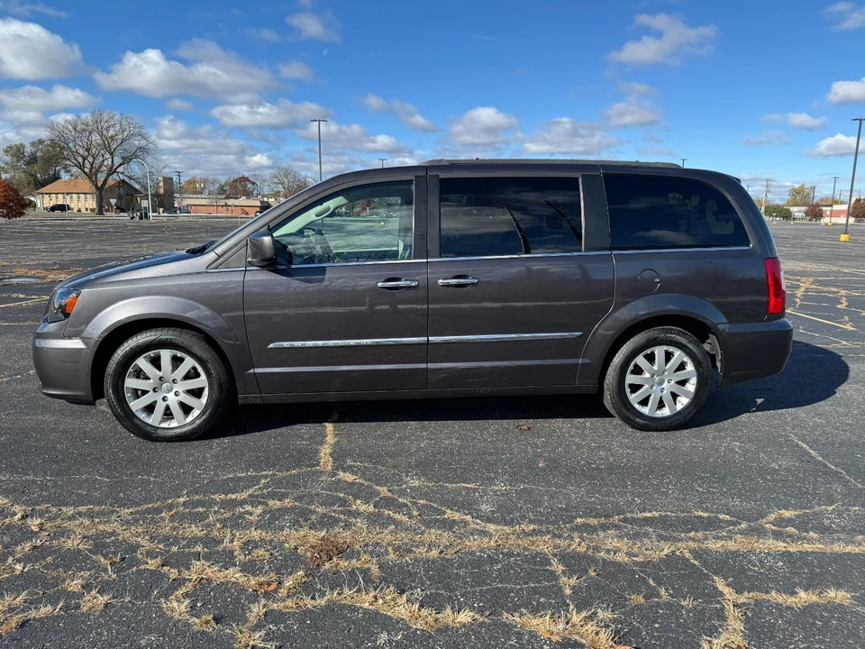 2016 Chrysler Town & Country TOURING/REAR DVD ENTERTAINMENT/UCONNECT 6.5" SCREEN - Image 4 of 4