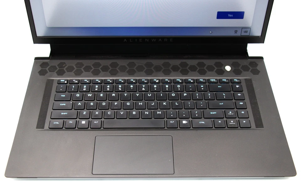 Alienware X17 R2 - FHD - i7-12700H - 32GB RAM - RTX 3060 Max-Q - 1TB SSD - Lunar - Image 2 of 4