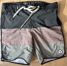 Vuori Men’s Board Shorts Swim Trunks Gray Black Striped Drawstring Size 28