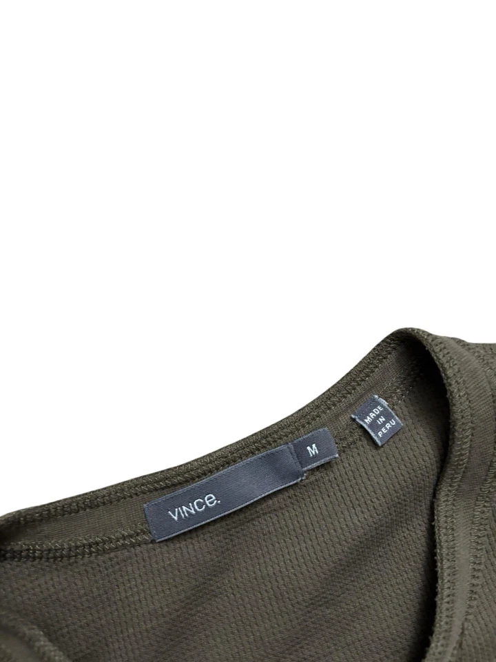 Camisa Vince Para Hombres Talla Mediana Oliva Oscura Oblea Tejida Camisa Henley Manga Larga Delgada Foto 3 de 4