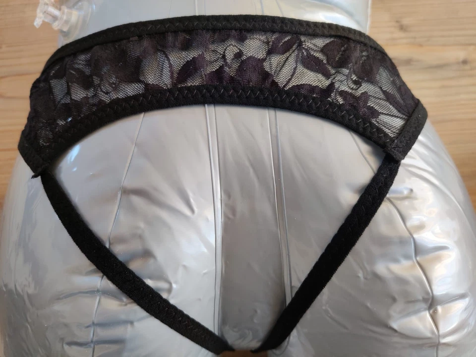 Sexy Dessous: Spitzen-Tanga - Schwarz - Bild 4 von 4