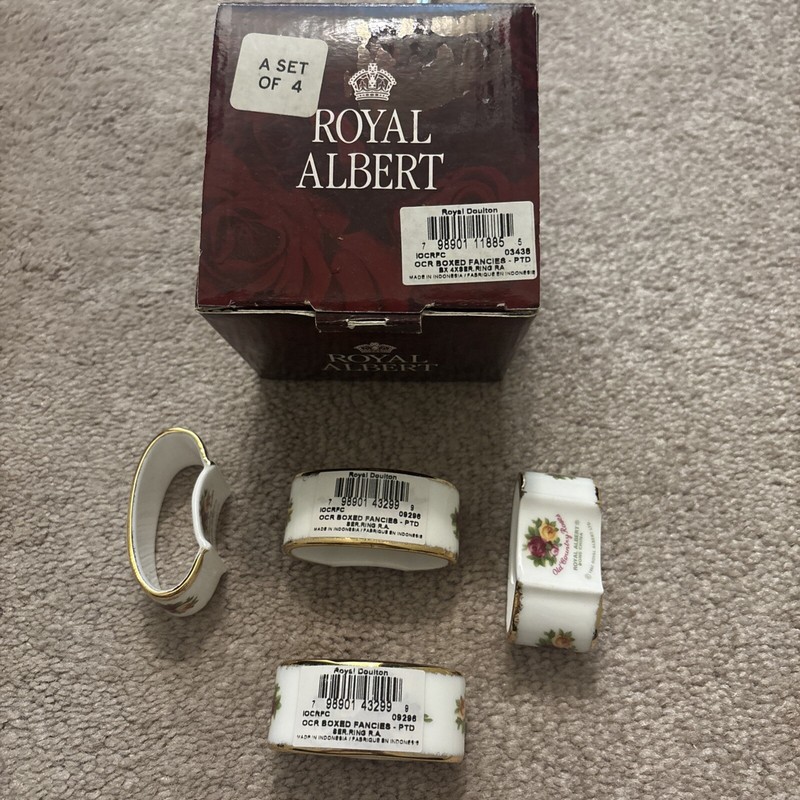 Royal Albert Old Country Roses Boxed Fancies/Napkin Rings New NIB Set Of 4