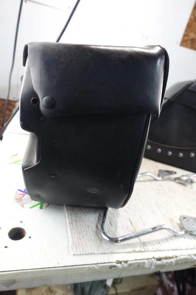 ALFORJAS ABATIBLES DE CUERO SUZUKI BOULEVARD 05-23 VL800 C50 990A0-77044 Foto 2 de 4