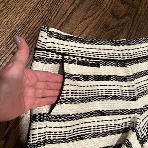 LOFT Women's Riviera Striped Print Shorts Textured Size 6 Cream Black Weave NWT - Picture 2 of 5
