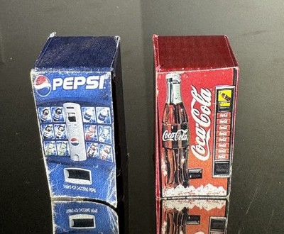 O Scale 2 Vending Machines for Lionel Trains O Gauge