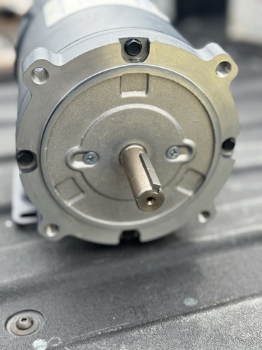 LEESON 1/2 HP ELECTRIC DC MOTOR VS56C FRAME 24 V DC 1800 RPM 108051.00