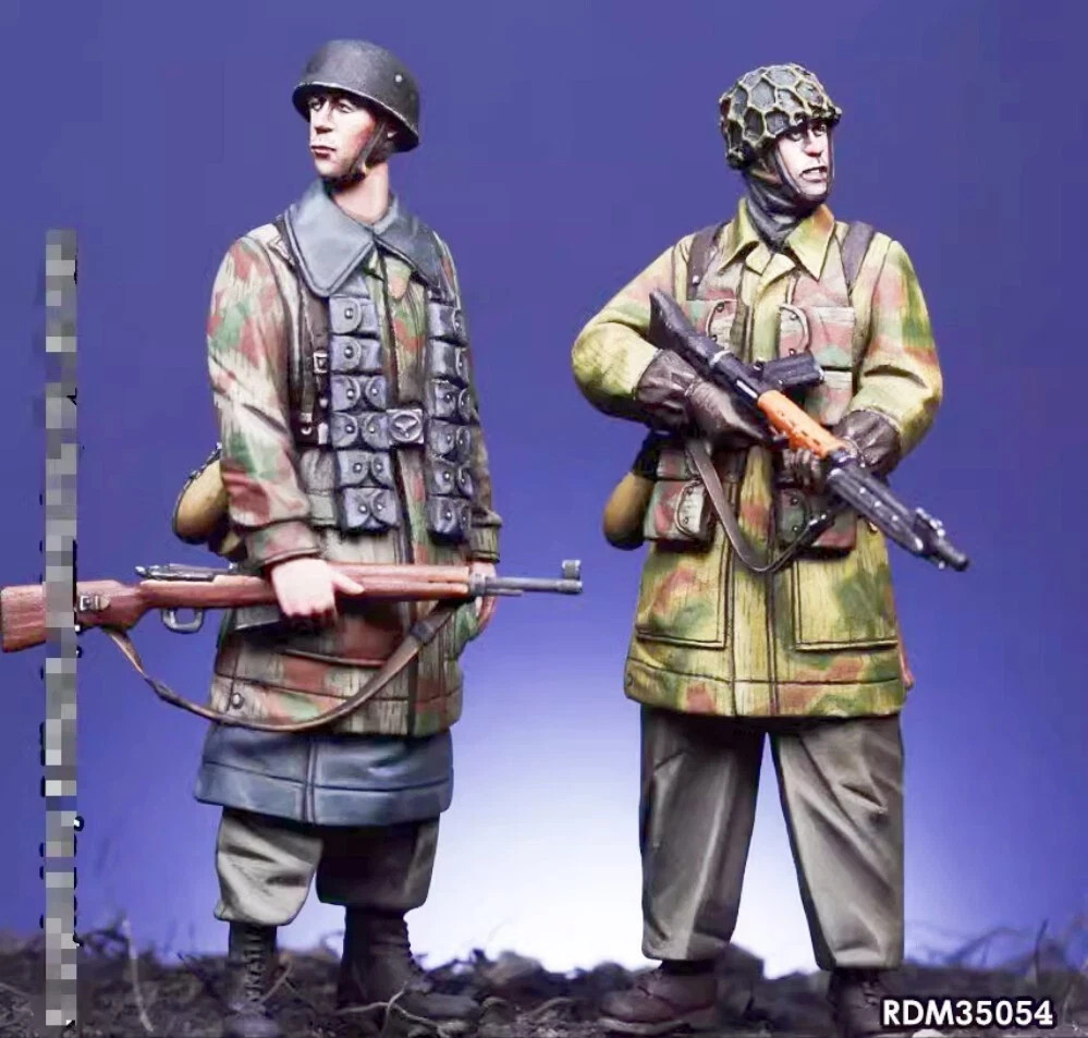 1/35 resin figures model Two German soldiers in WW II unassembled unpainted