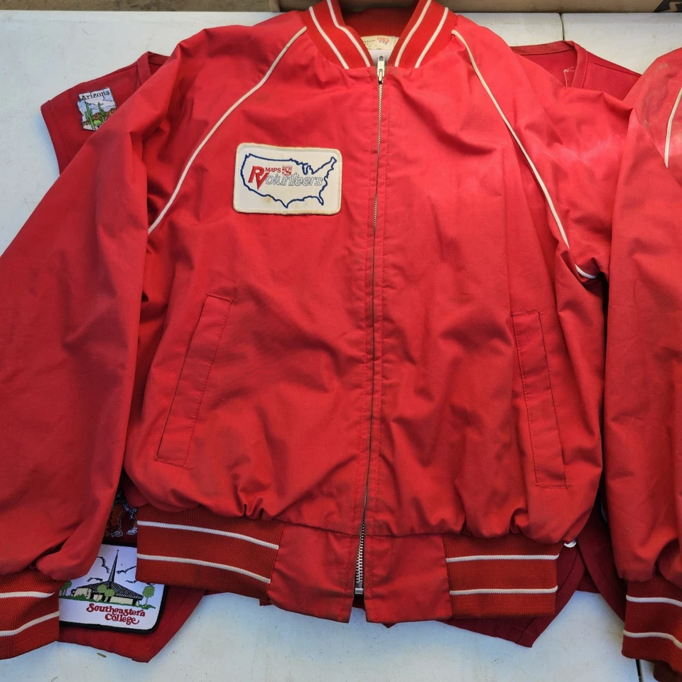 4 Vtg RV Volunteers Camping Vests & King Louie Jackets Red Patches USA Sz M-L - Image 2 of 4