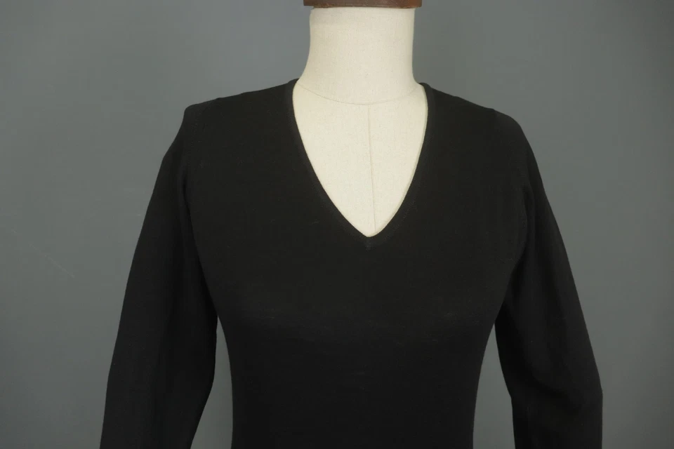 Suéter Pullover John Smedley Negro Lana Tejido Manga Raglán Cuello en V Talla S Foto 2 de 4