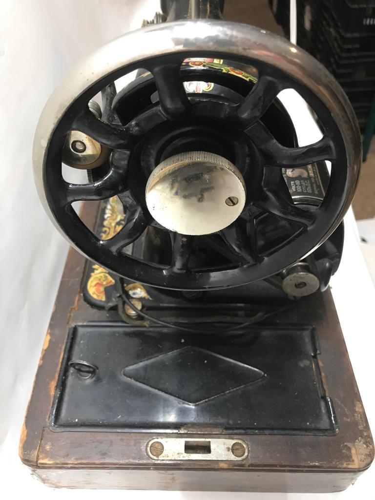 Singer Vintage Portable Camelback Cased Sewing Machine eBay