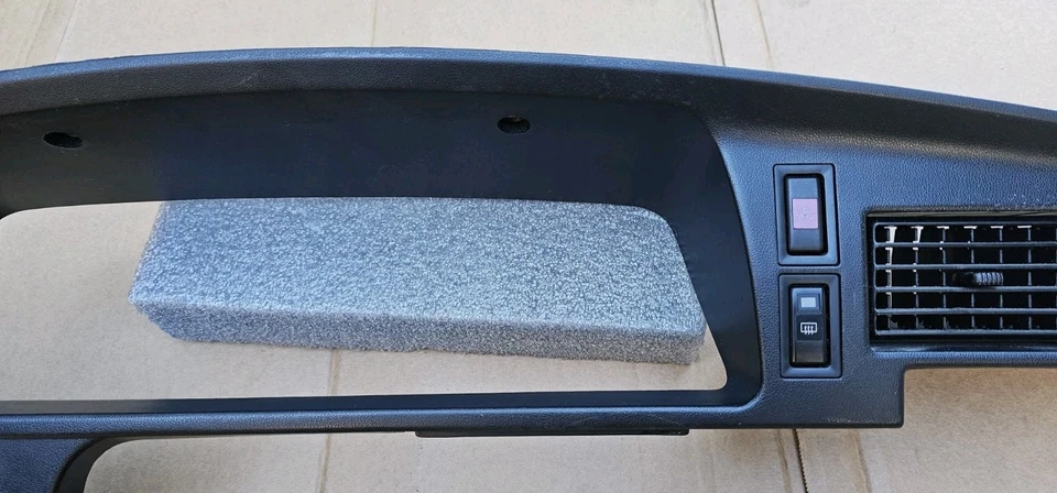 1989 年丰田 4Runner 拾音器仪表盘挡板/通风口 55411-89109 — 第 4/4 张图片